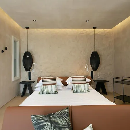 Aparthotel Eden Beachfront Residences &