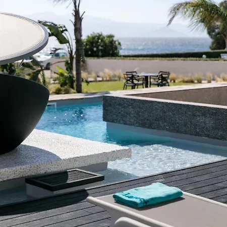 Aparthotel Eden Beachfront Residences & 4*