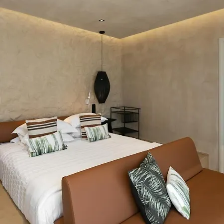 Hotel apartamentowy Eden Beachfront Residences &