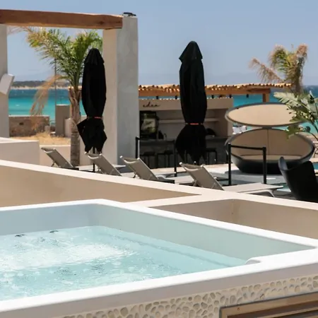 Aparthotel Eden Beachfront Residences &