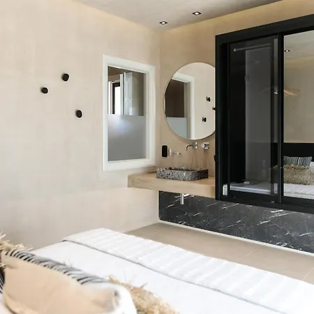 Aparthotel Eden Beachfront Residences &