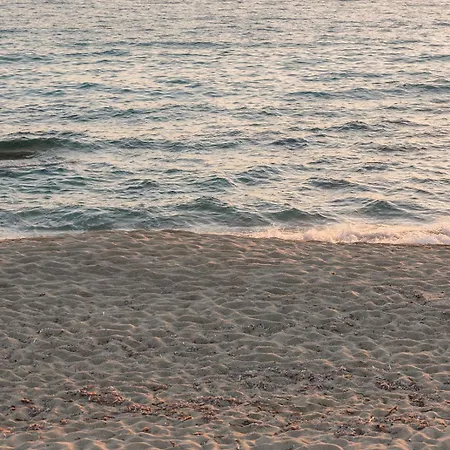 Eden Beachfront Residences & 4*