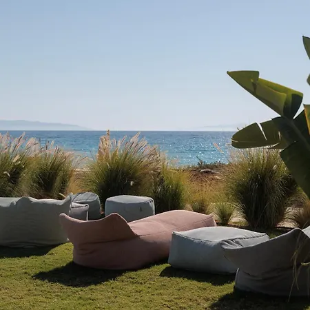 Eden Beachfront Residences & Ξενοδοχείο με διαμερίσματα 4*