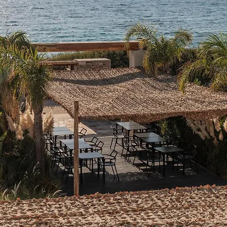 Hotel apartamentowy Eden Beachfront Residences & 4*