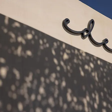 Aparthotel Eden Beachfront Residences &