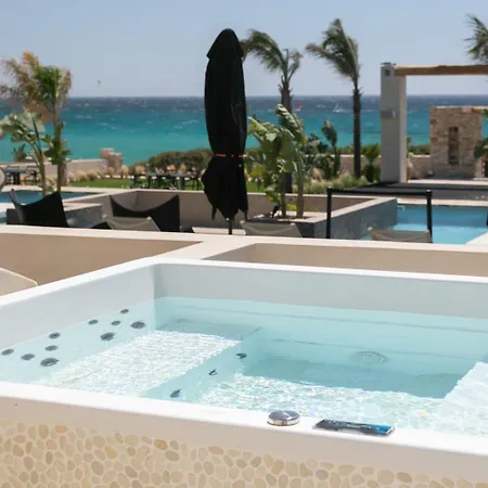 Hotel apartamentowy Eden Beachfront Residences & 4*