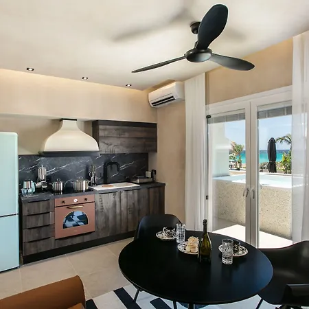 Hotel apartamentowy Eden Beachfront Residences &