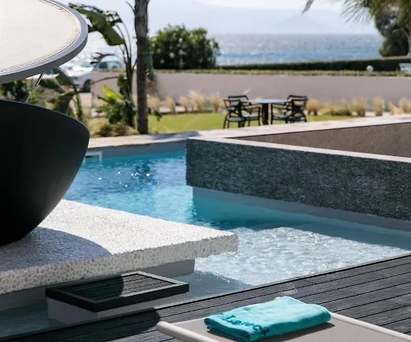 Hotel apartamentowy Eden Beachfront Residences & 4*