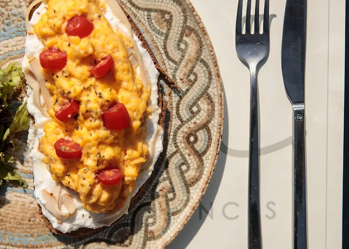 Eden Beachfront Residences & 4*