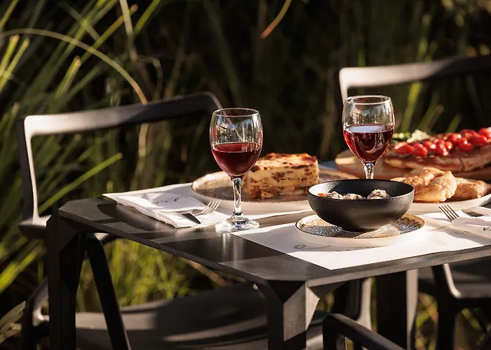 Apartahotel Eden Beachfront Residences &